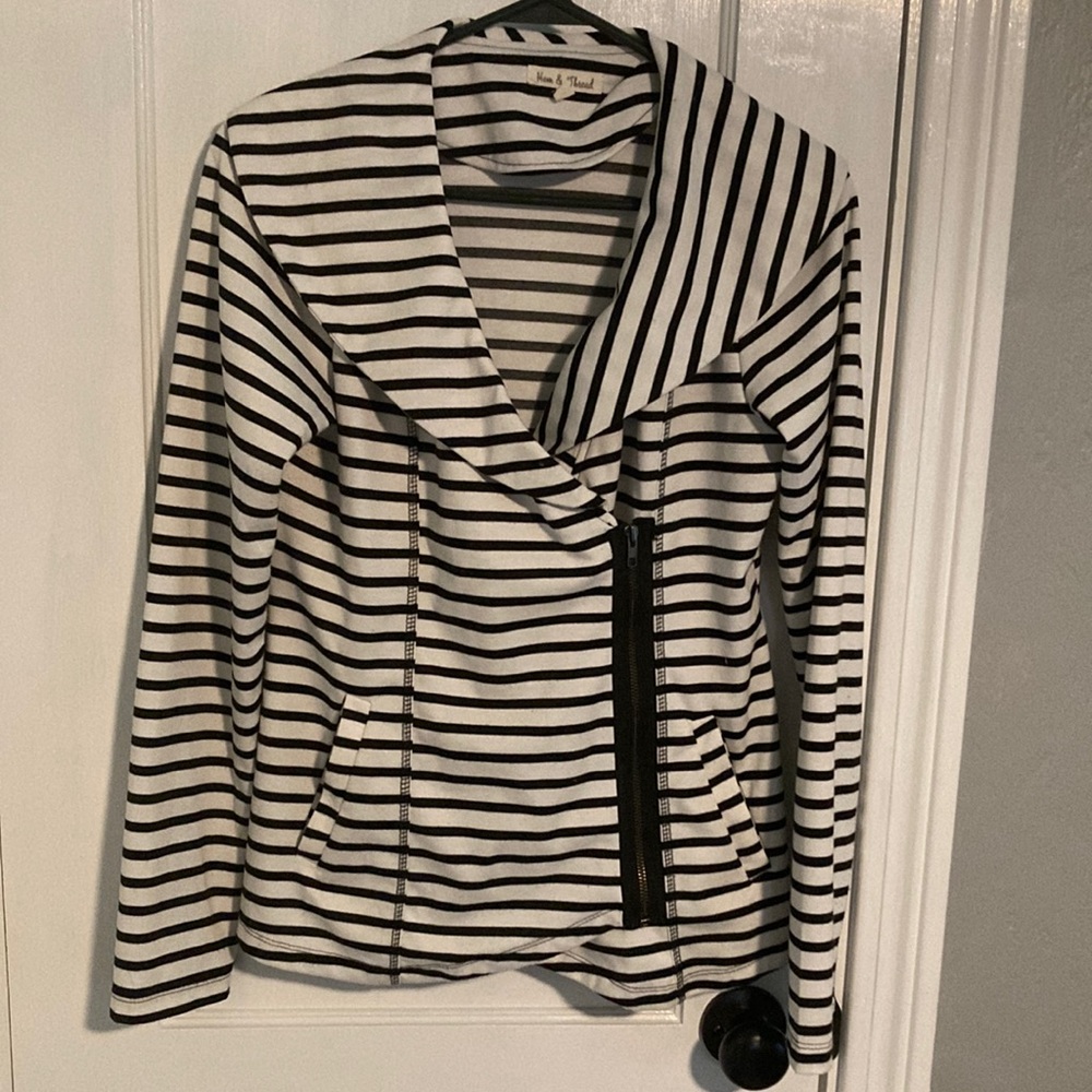 ✴️💙Hem & Thread Monochrome Striped Jacket